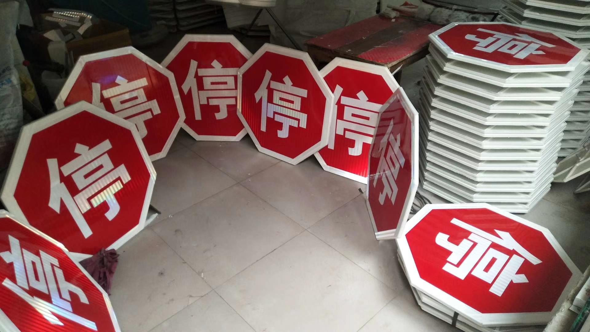 交通玻璃鋼標(biāo)牌，反光玻璃鋼標(biāo)牌，公路玻璃鋼標(biāo)牌，鄉(xiāng)村玻璃鋼標(biāo)牌